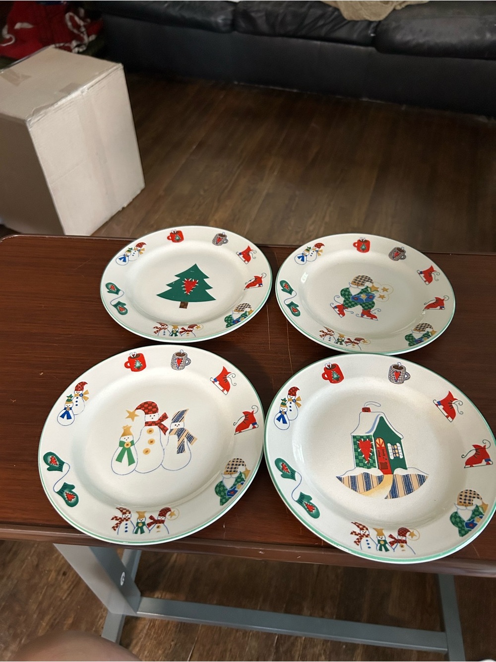Ro Gregg set of 4 dessert Holiday plates, 7.5”No chips marks cracks or crazing